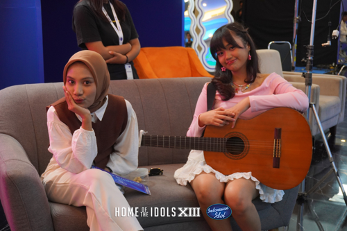  Indonesian Idol Photo Holding Judging.Png